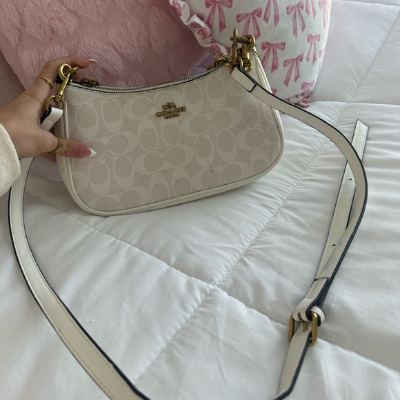 White Coach Teri Shoulder Bag in signature canvas - Picture 3 of 11
